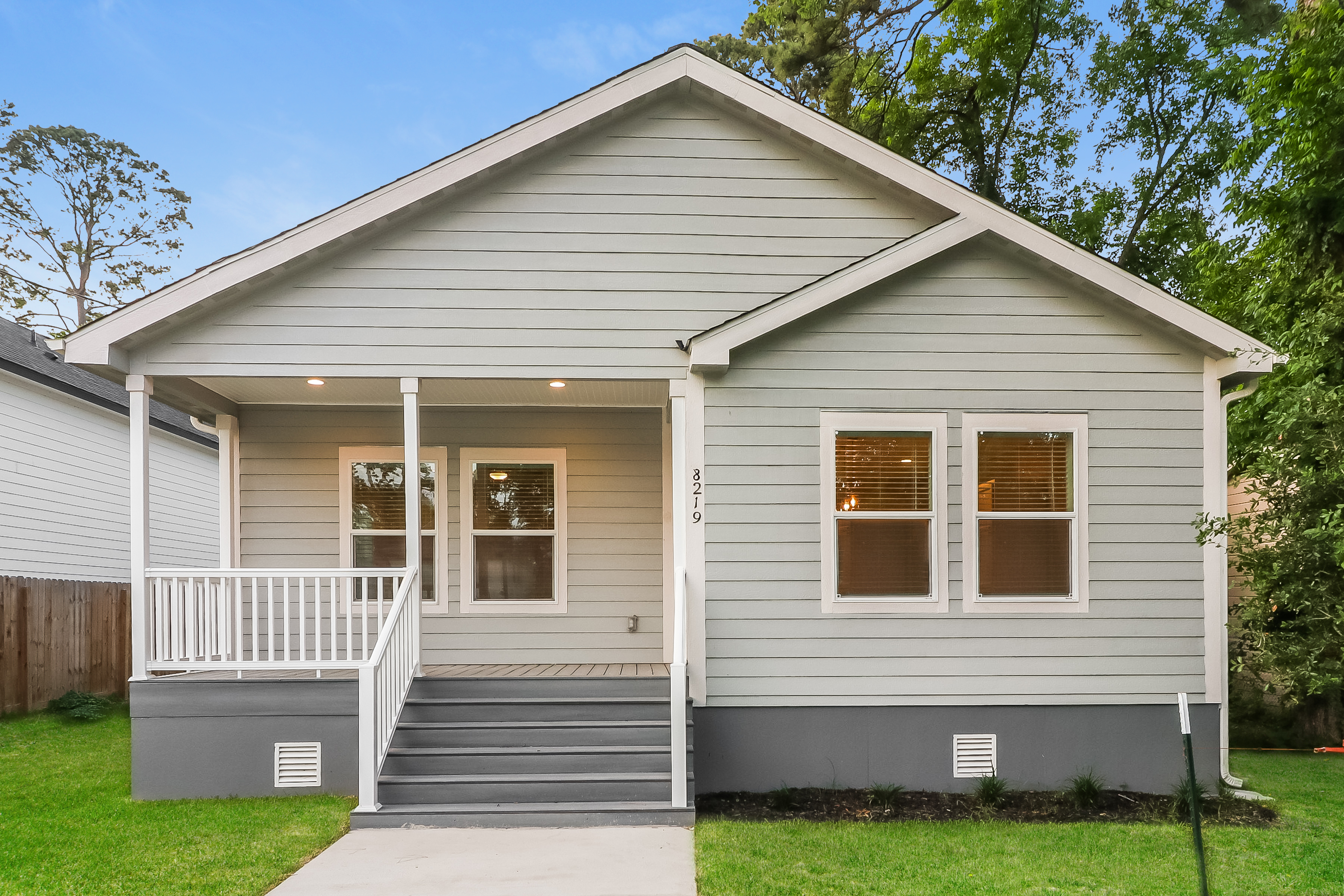 8219 Crestview Dr Houston, TX 77028